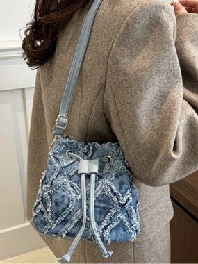 Y2K Denim Fringe Bucket Bag Blue Crossbody Mini Drawstring Purse Trendy